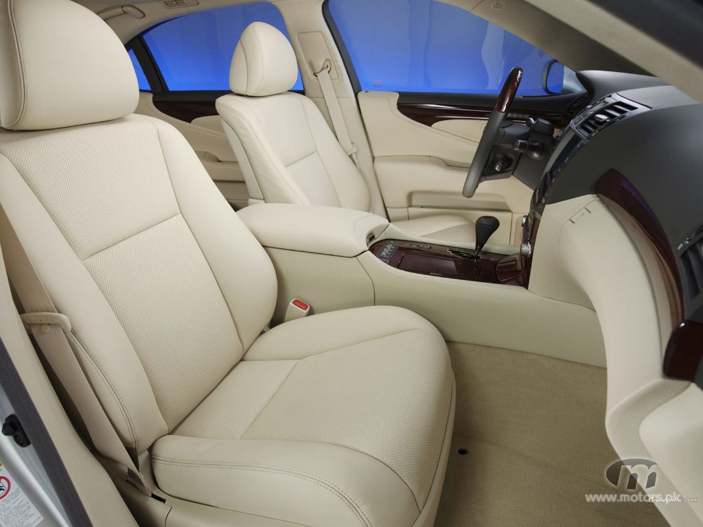 Lexus CF43 WALD inner view picture